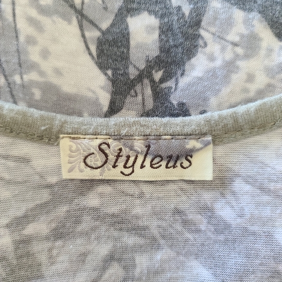 Tank Top. Size M - Picture 4 of 6